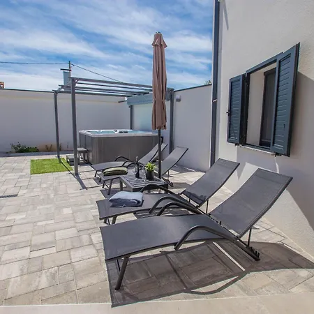 Jacuzzi House Mia *