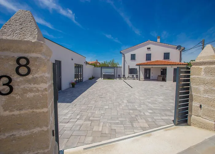Jacuzzi House Mia * Gajana