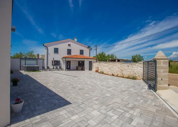 Casa de Férias Jacuzzi House Mia Gajana