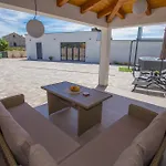Jacuzzi House Mia Ferienhaus