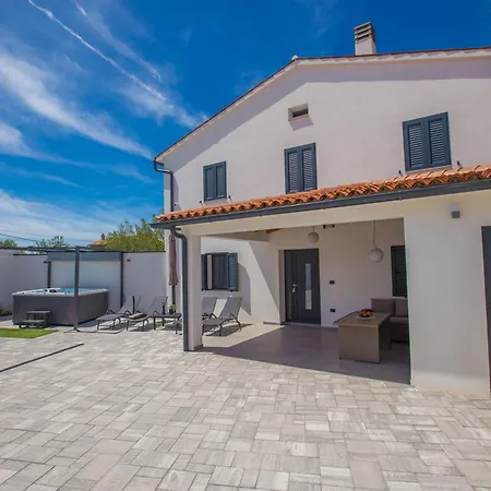 Vakantiehuis Jacuzzi House Mia *