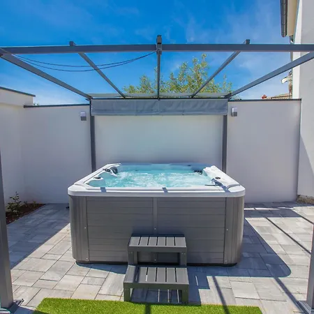 Jacuzzi House Mia فيلة *