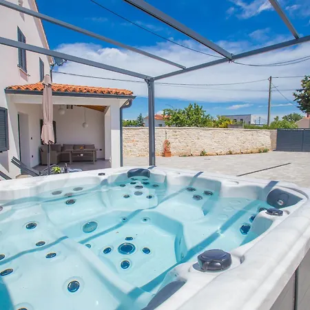 Vakantiehuis Jacuzzi House Mia