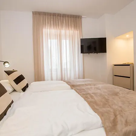 Jacuzzi House Mia فيلة Gajana