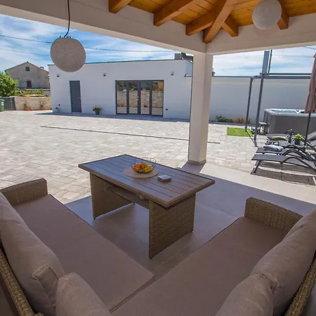 Jacuzzi House Mia Vakantiehuis