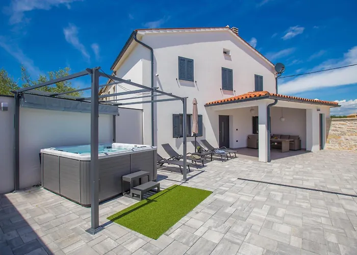 Jacuzzi House Mia Vikendica