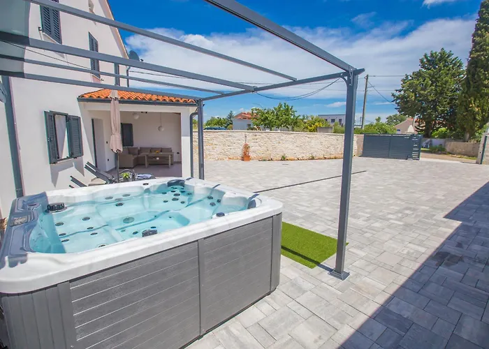 Jacuzzi House Mia * Gajana
